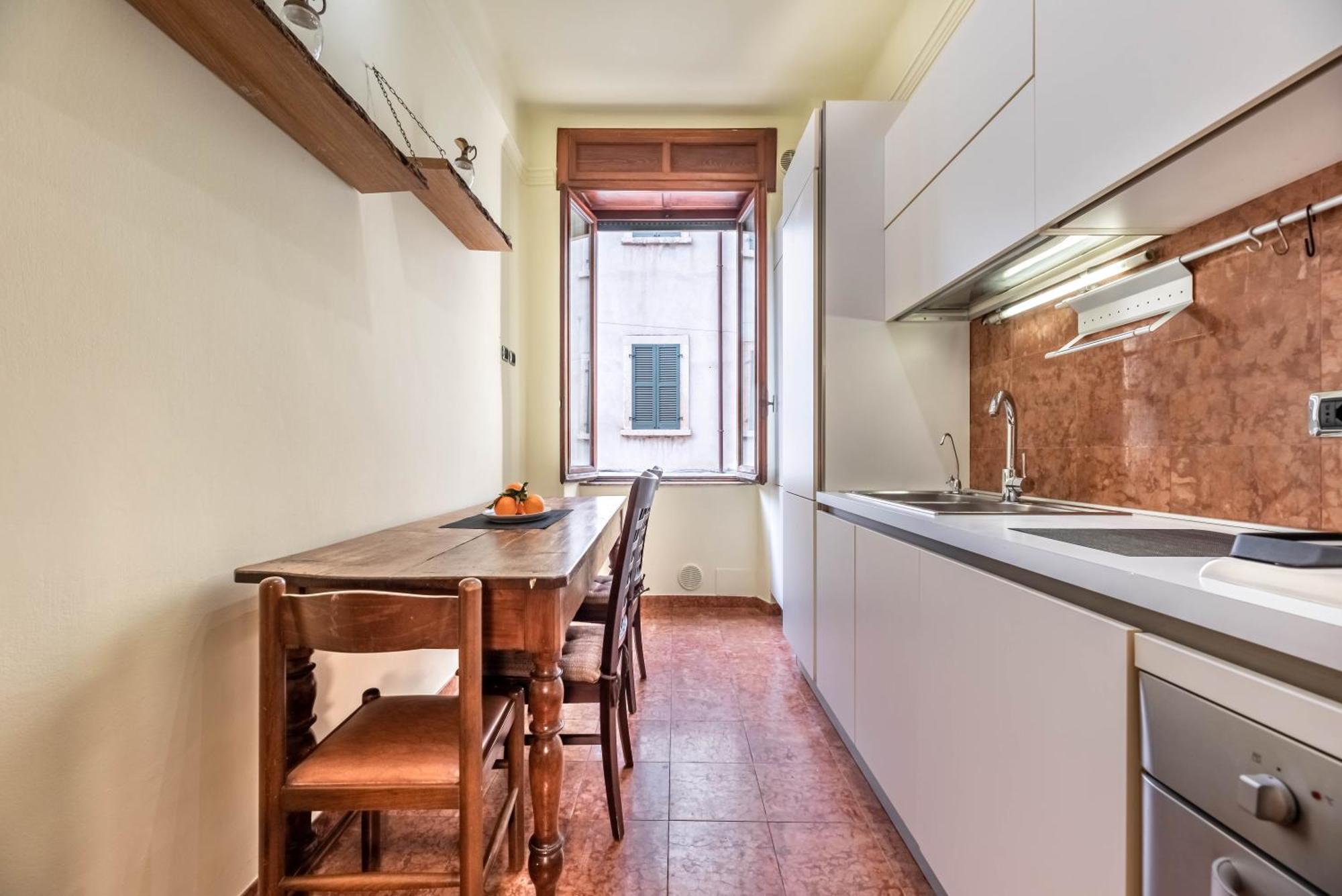 Piazza Isolo Central Apartment Verona Bagian luar foto