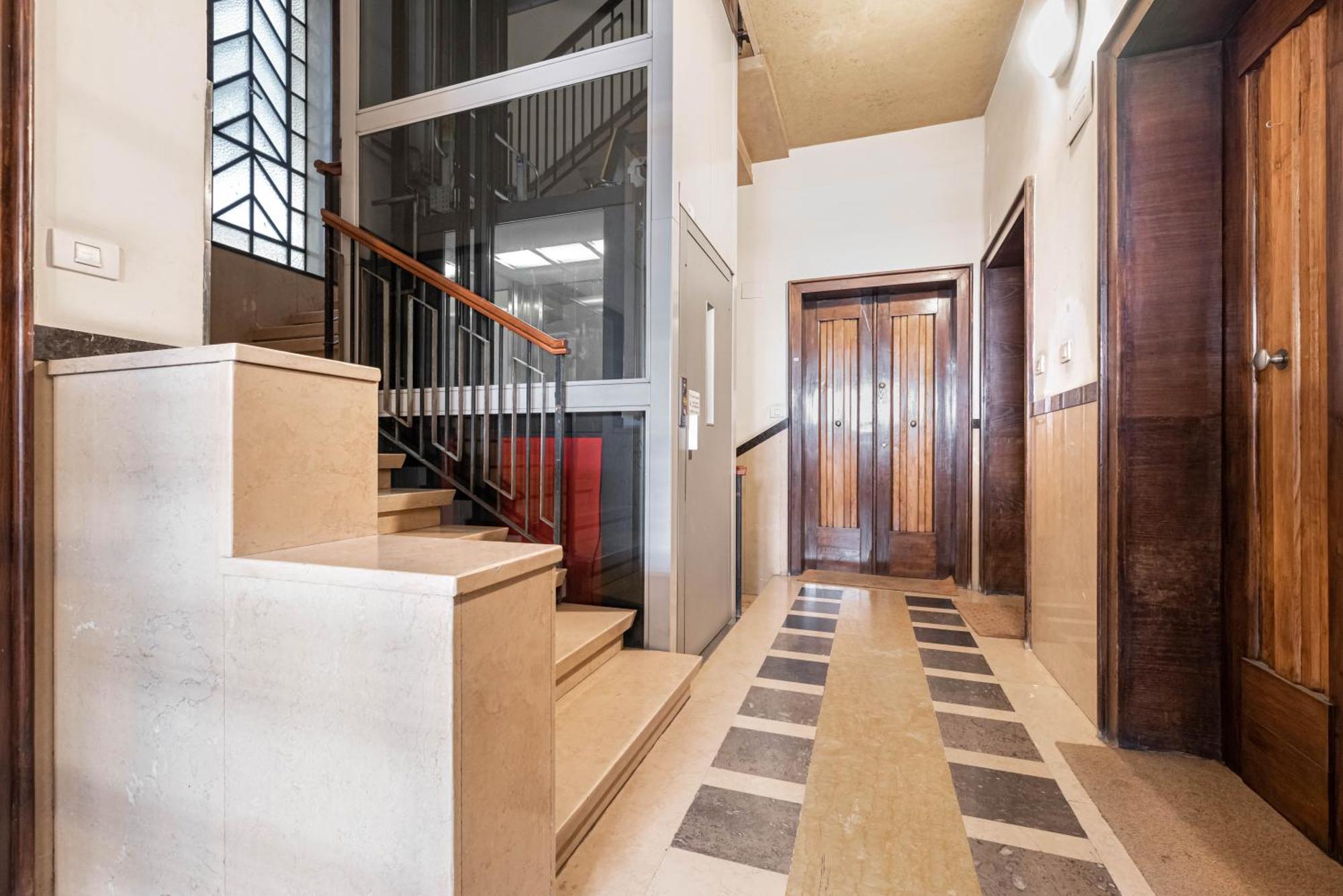 Piazza Isolo Central Apartment Verona Bagian luar foto