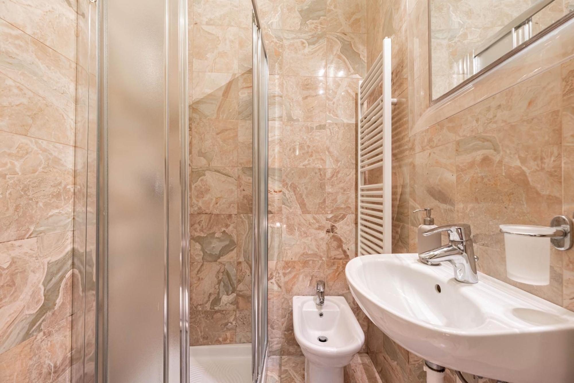 Piazza Isolo Central Apartment Verona Bagian luar foto