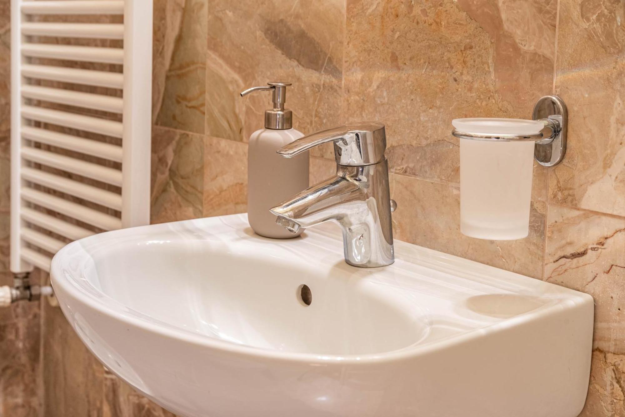 Piazza Isolo Central Apartment Verona Bagian luar foto