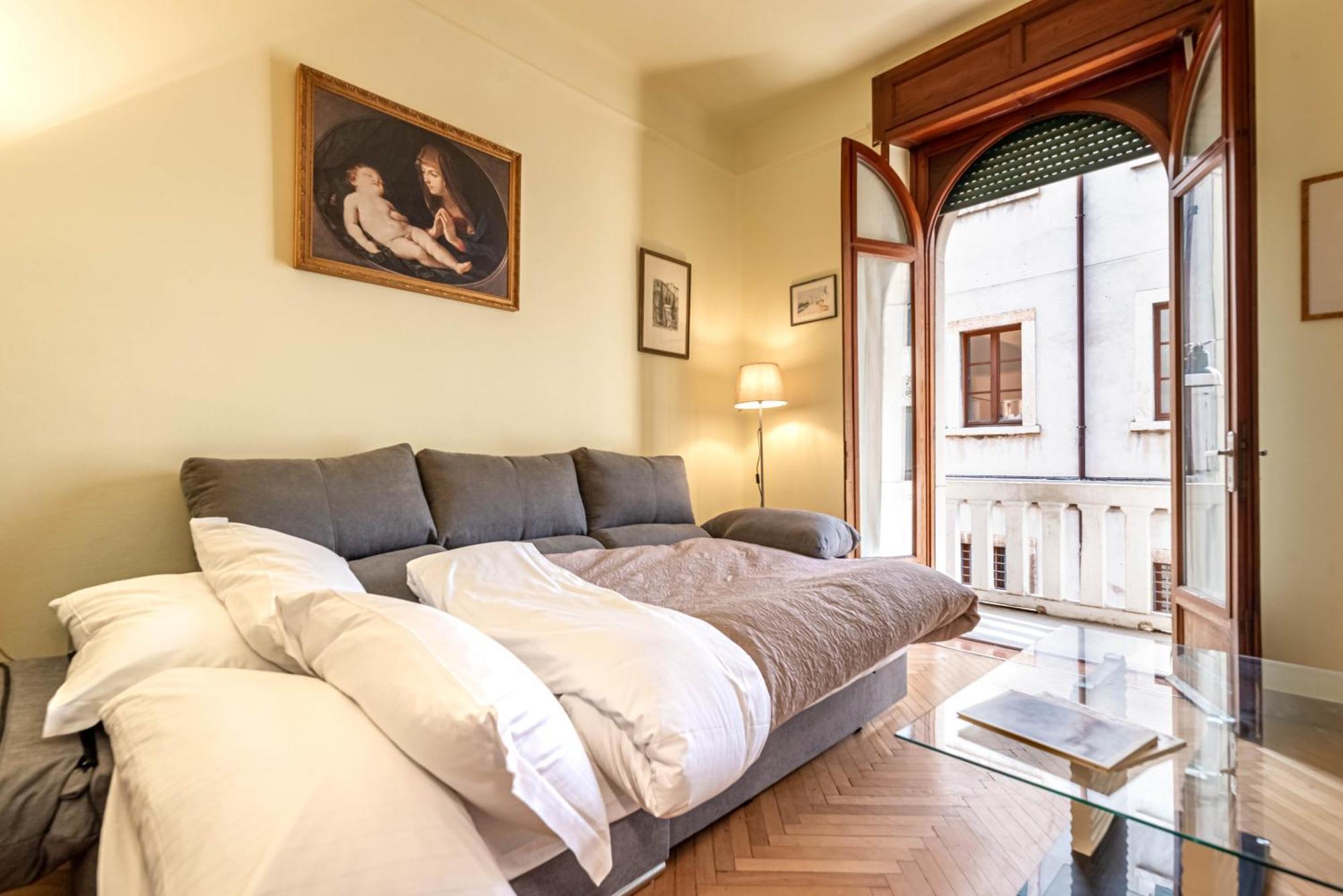 Piazza Isolo Central Apartment Verona Bagian luar foto