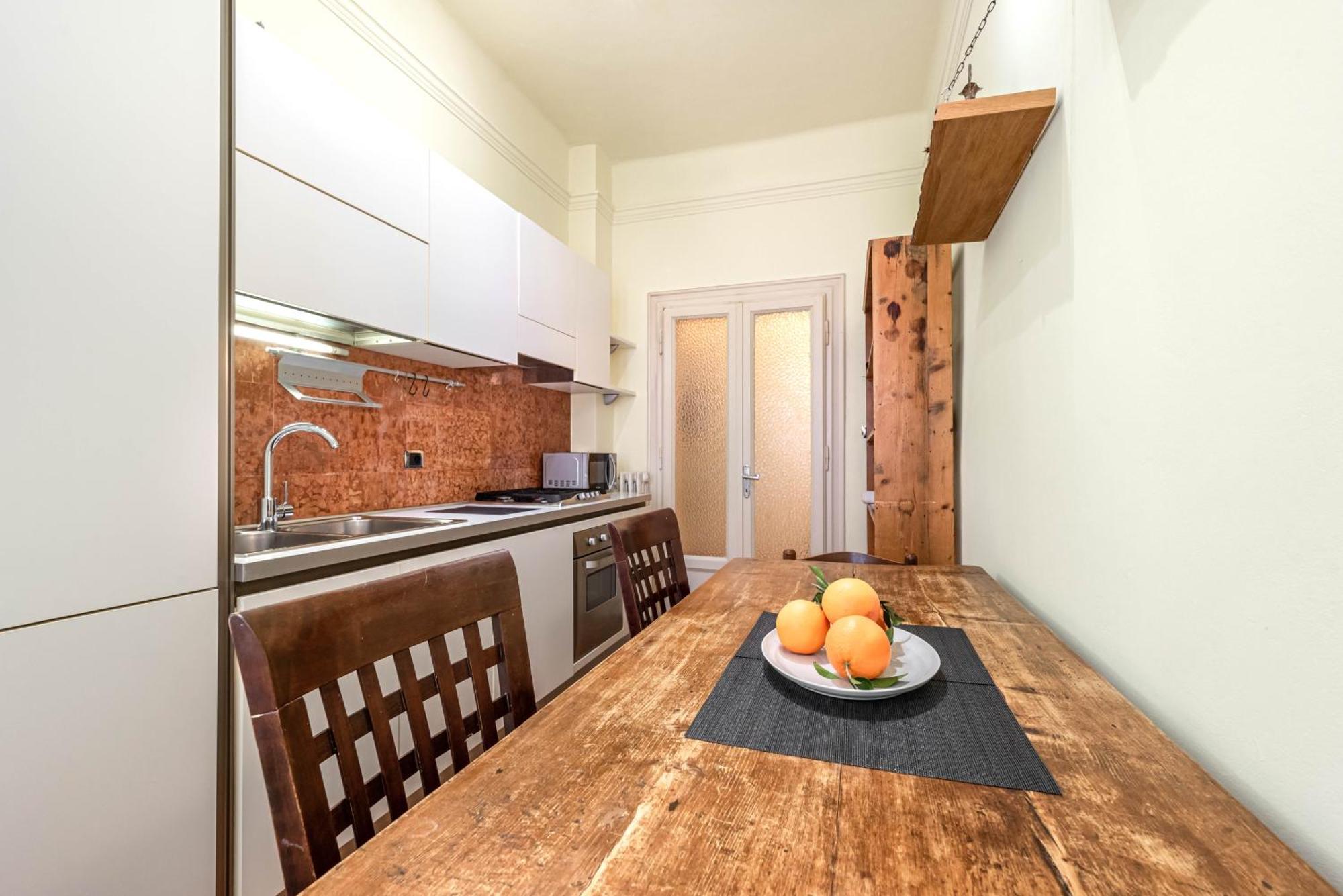 Piazza Isolo Central Apartment Verona Bagian luar foto