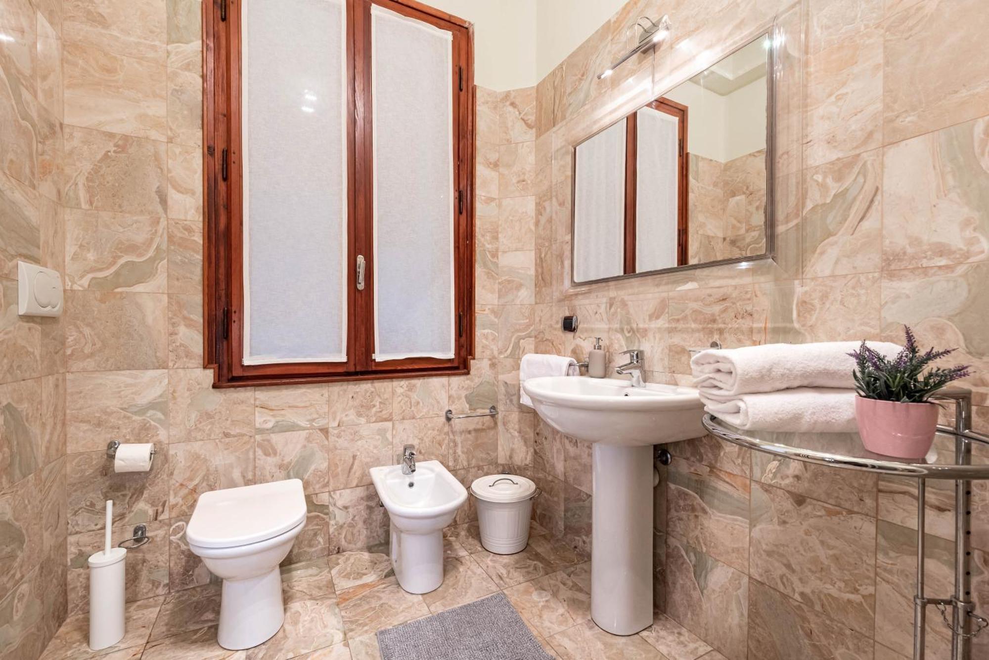 Piazza Isolo Central Apartment Verona Bagian luar foto